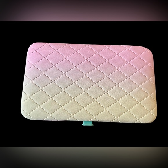 Pastel stainless steel manicure set in case NWT - Picture 2 of 7